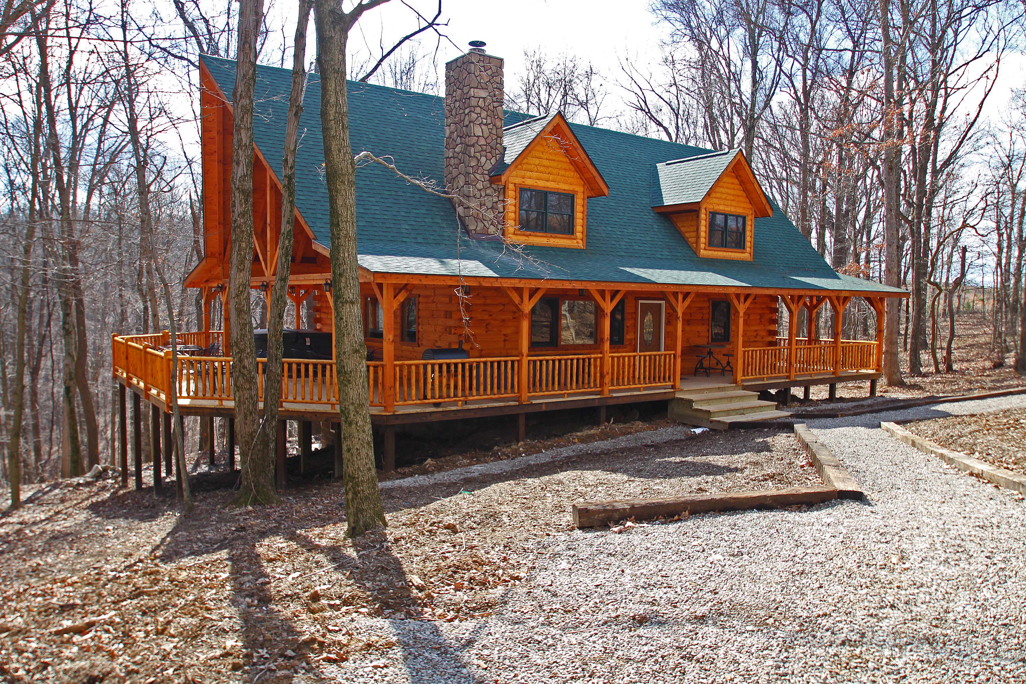 8 Dudes Lodge - Hocking Hills Serenity Cabins - Hocking Hills, Ohio